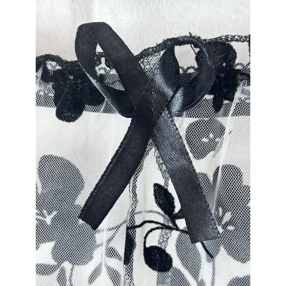 Unbranded Womens Large White Mesh Burnt Out Black Velvet Floral Bow Shorts - Picture 6 of 9